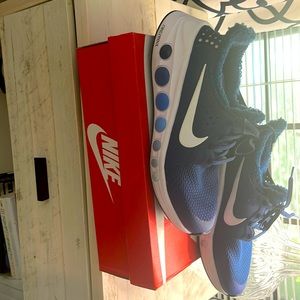 VGUC Nike Unisex Cruzr One Running Shoes!